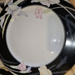 30 Picees  Of Fine Chine Vintage 
