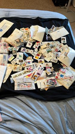 Postage Stamps - Looks Like Over 1500 Stamps - Poland 🇵🇱 🇨🇦 🇺🇸 It Was My Mothers Collection She Is 90 Yrs Old ! I Don’t Have Time To Go Thru It 
