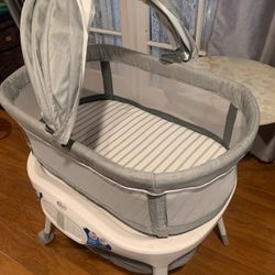 Graco Bassinet With Sense 2 sootheswing