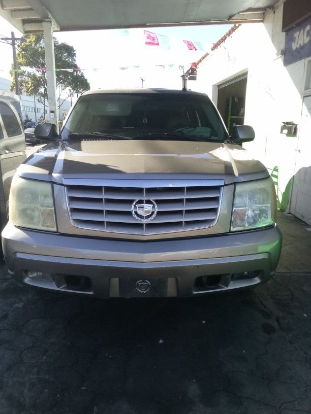 2004 Cadillac Escalade