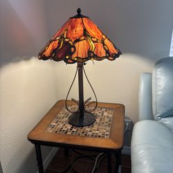 2 Beautiful End Tables With Lamps