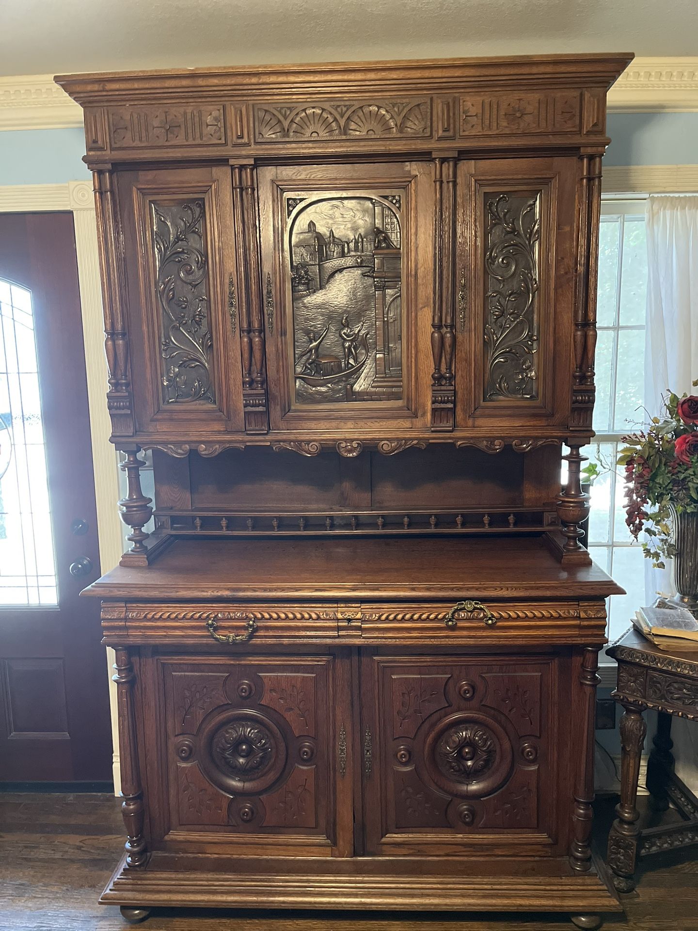 Beautiful Antique Hunt Cabinet