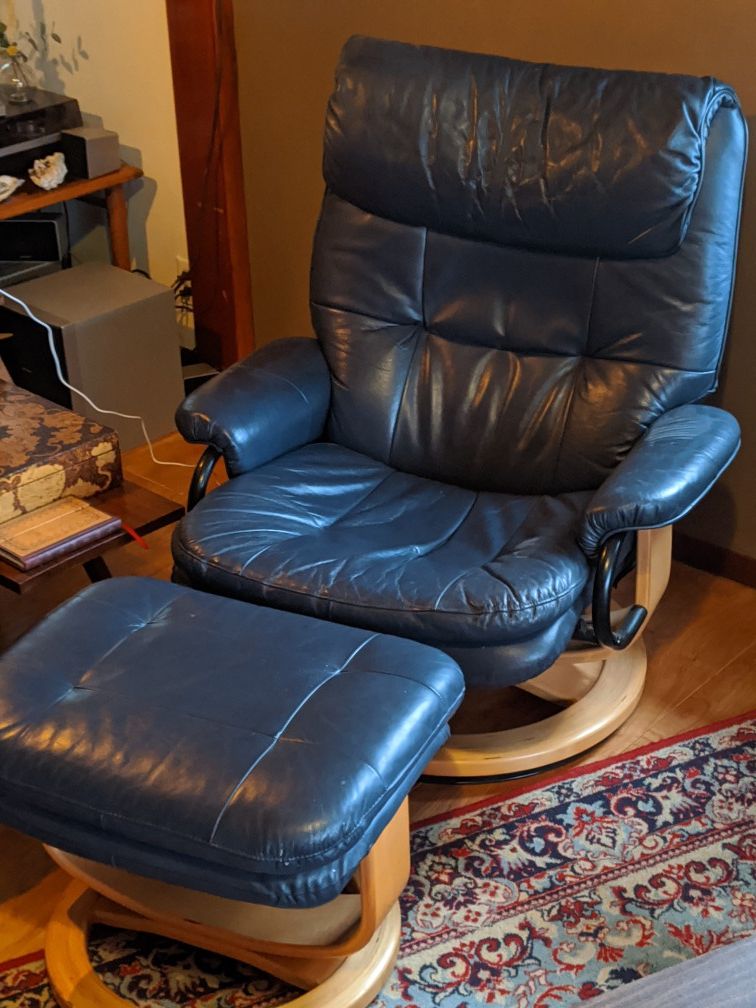 Palliser Blue Leather Recliner w/ottoman