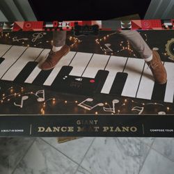 Giant Dance, Mat Piano