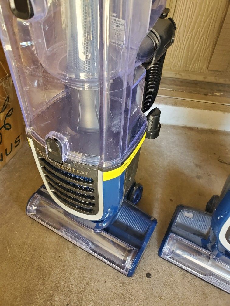 SHARK VACUUM CLEANER LIKE NEW WORKS GREAT
