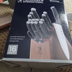 Henckels 14 Piece Knife Set..Please See Pictures