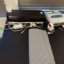 Vinyl Cricut Maker And Irons 