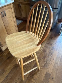 Bar chairs- like new (3)