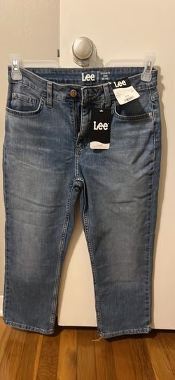 NWT Women’s Lee Midrise Capri 9 dollars 