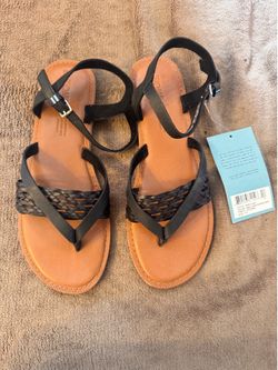 Tom’s women’s sandals