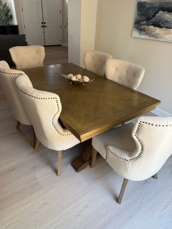 Dining Room Table & 6 Chairs