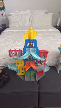 Spidey and His Amazing Friends Playset