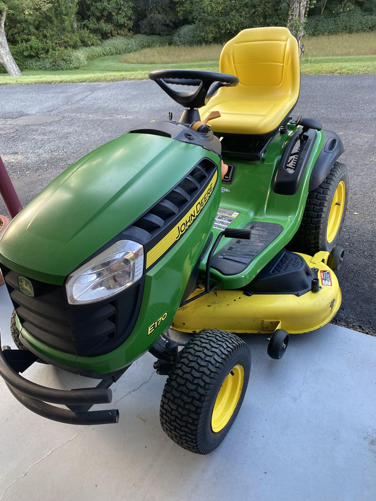 John Deere E170