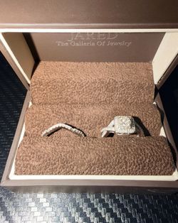 Jared engagement ring and wedding band