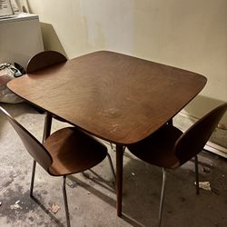 Dining Room Table & 4 Chairs