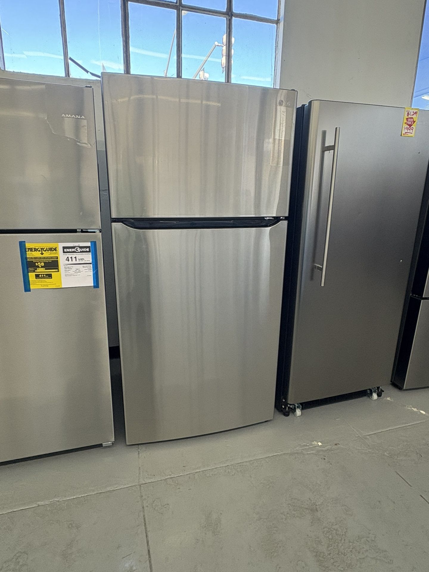 LG 33” 24 cu. ft. Top Mount Freezer Refrigerator with Multi-Flow Air System in Stainless Steel, Garage Ready