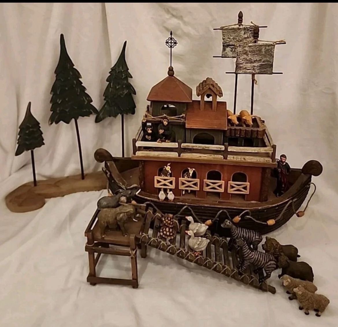 “Noah’s Ark Set – Nativity Style Holiday Christmas Biblical Décor”