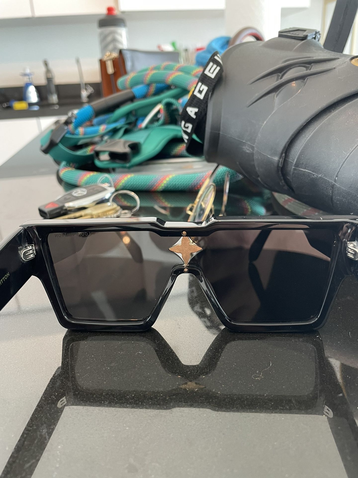 Mens Louis Vuitton LV Authentic Sunglasses for Sale in Seagoville, TX -  OfferUp