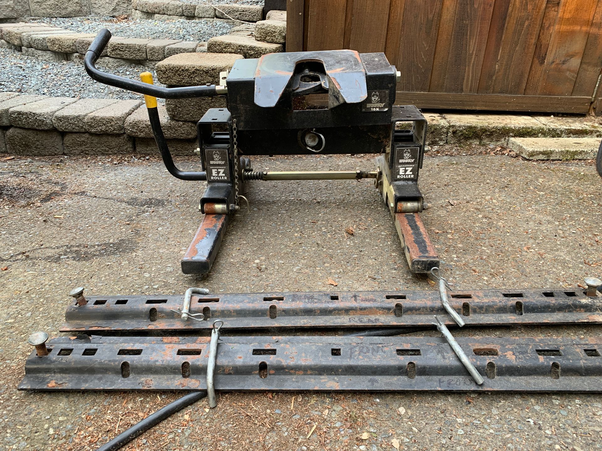 Husky EZ Roller Fifth Wheel Hitch 16K for Sale in Federal Way, WA OfferUp
