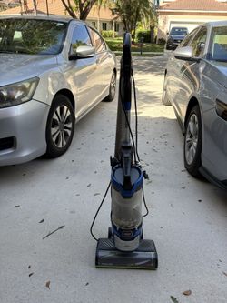 Bissell Allergen Pet upright, bagless vacuum cleaner