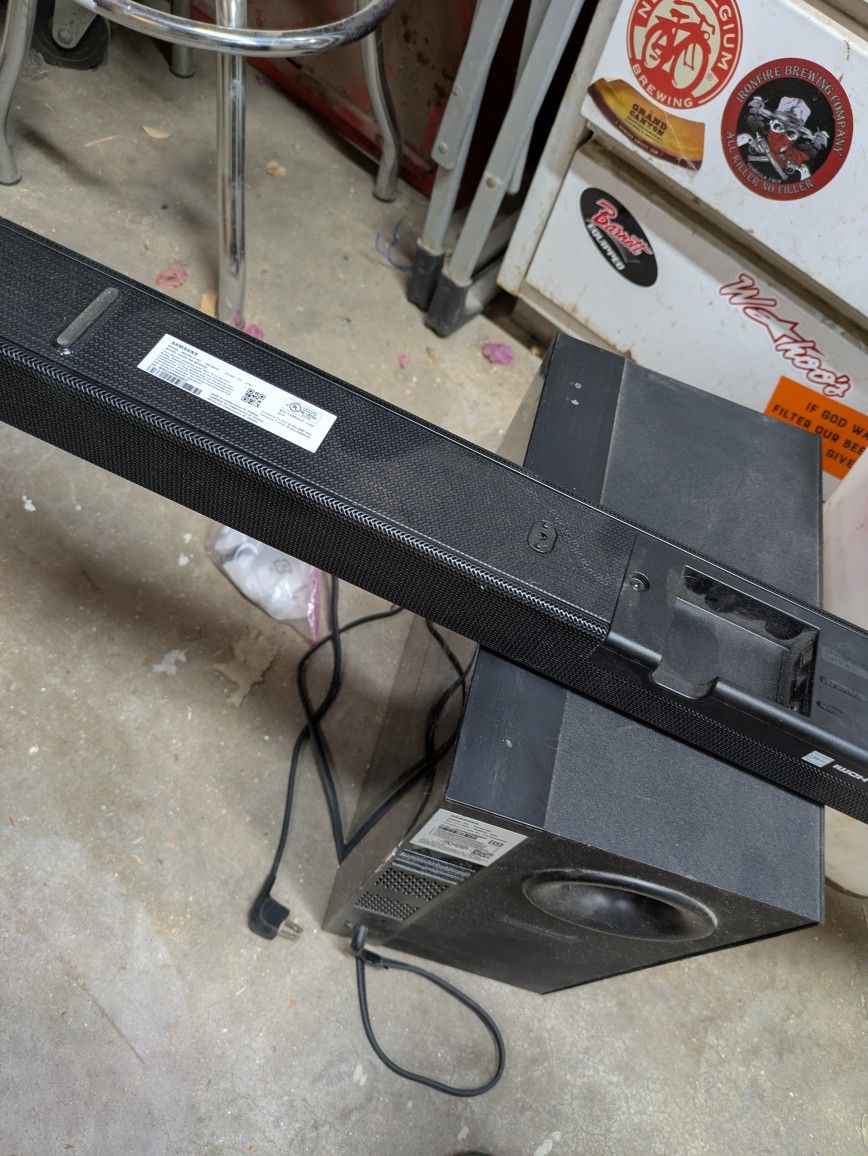 Samsung Sound Bar And Sub Woofer Combo