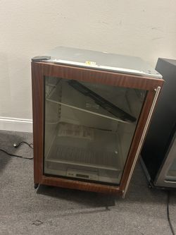 Sub-Zero UC-24BG/O-LH 24" Built-In Undercounter Beverage Center - Custom Panel Ready, Left Hinge. 