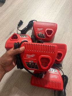 $10 Charger Milwaukee m12