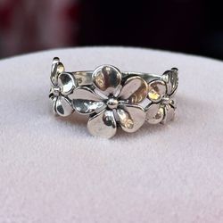 Flowers Ring 💍  925 Sterling Silver  Size 7 3/4-8