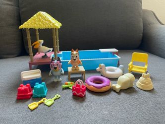 Bluey pool time extended play set