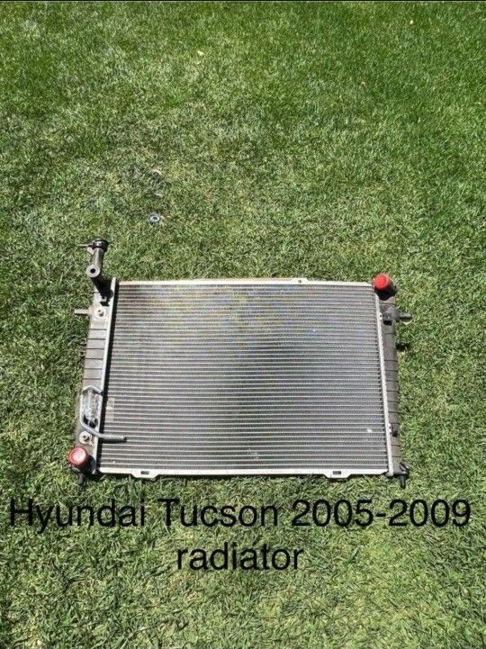 Hyundai Tucson 2005-2009 Radiator