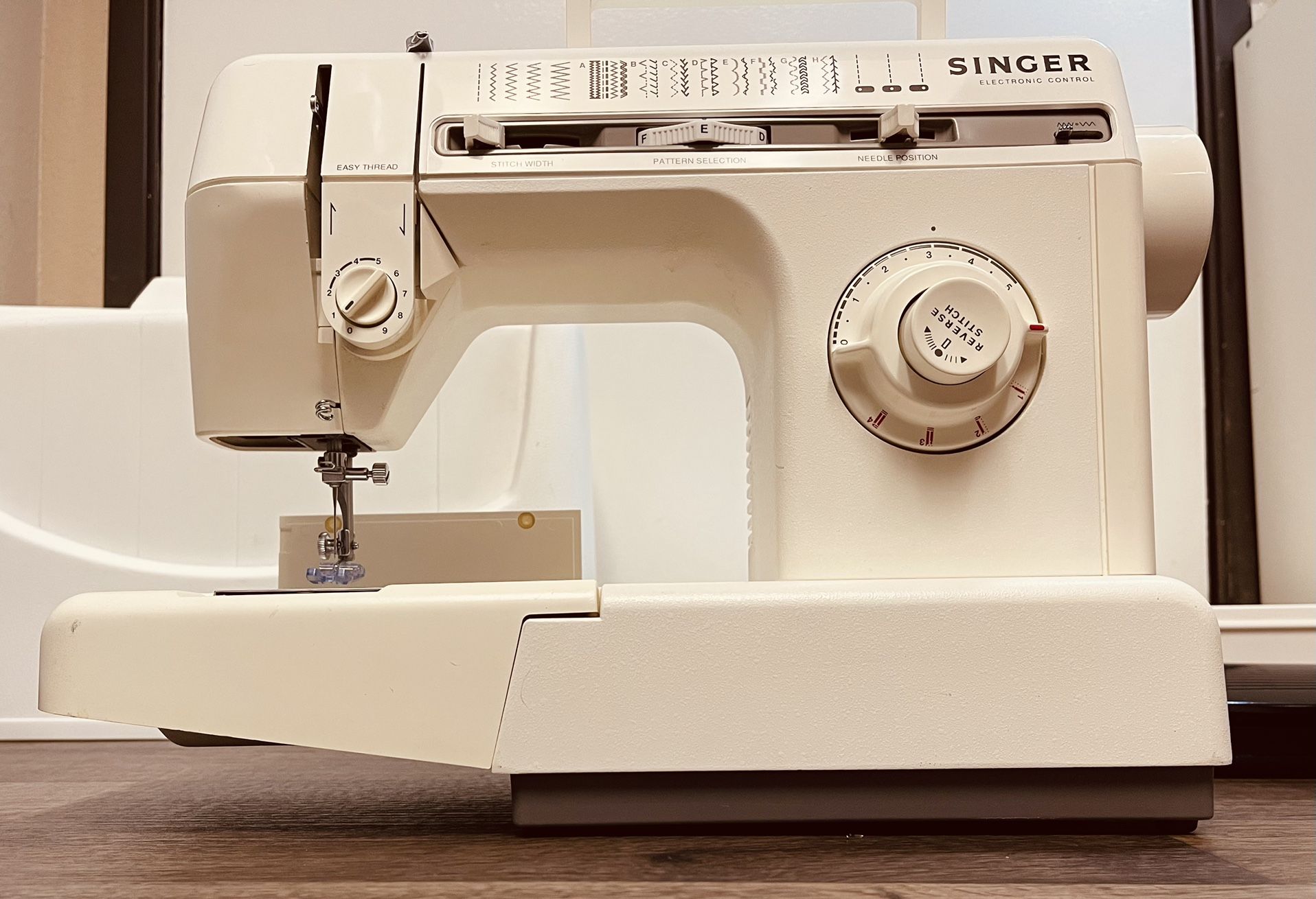 Singer 4832C Easy Thread Electronic Control Sewing Machine Power