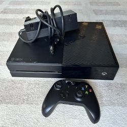 Xbox One 1540 1TB Storage w/Controller