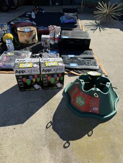 CHRISTMAS APP LIGHTS MULTICOLOR SMART LIGHTS NEW IN BOX + TREE STAND