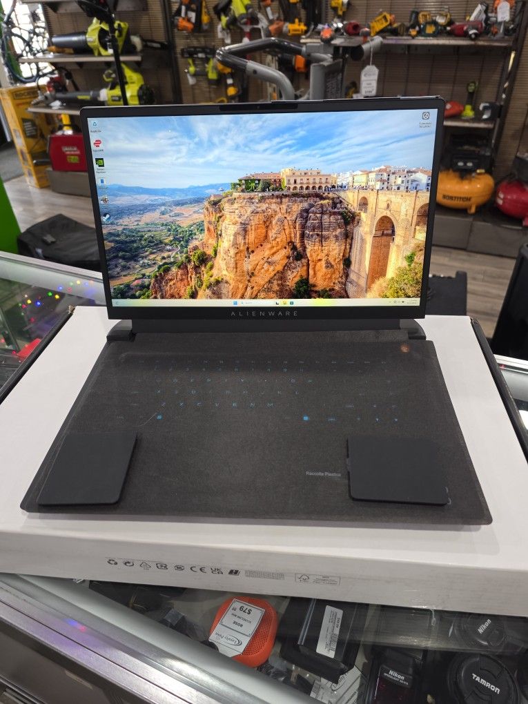 ALIENWARE👽GAMING💻LAPTOP