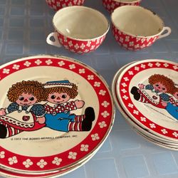 Vintage 1972 Tin Plates And Cups Raggedy Ann  And Andy