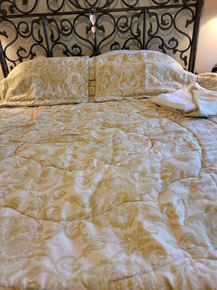 Divatex Queen Bedspread, Skirt, Shams, Queen- Lime Green.