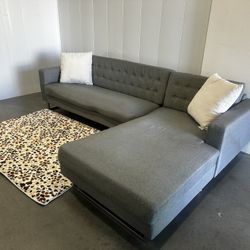 GRAY SECTIONAL COUCH W/ FREE DELIVERY 