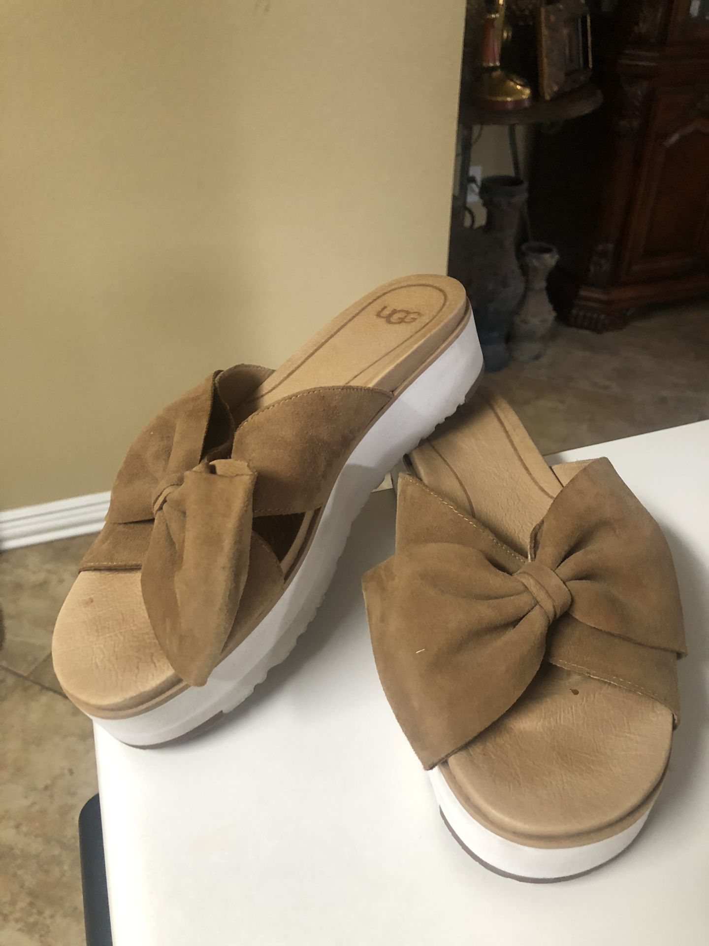 Ugg Joan II Bow Leather Womens Sandals Size 9.5