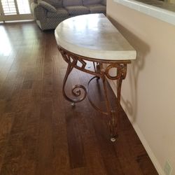 Beautiful end Table First $200 Takes It New Condition 