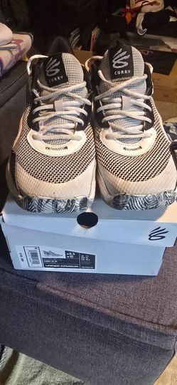 Under Armour Curry 3Z 24 Basketball Sneakers