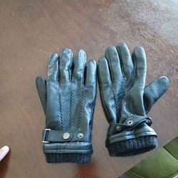 IV league black plague gloves