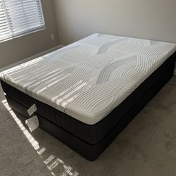 Brand New Memory Foam Queen Size Mattress 