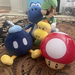 Super Mario Mushroom Light And Plushies