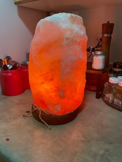 Beautiful XL Himalayan Salt Lamp