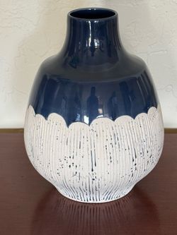 Crate & Barrel Ceramic Vase – 10" Tall – Excellent Condition