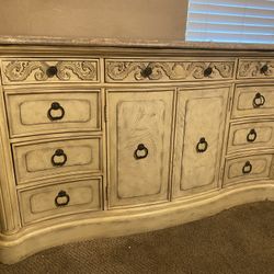 Dresser Set 