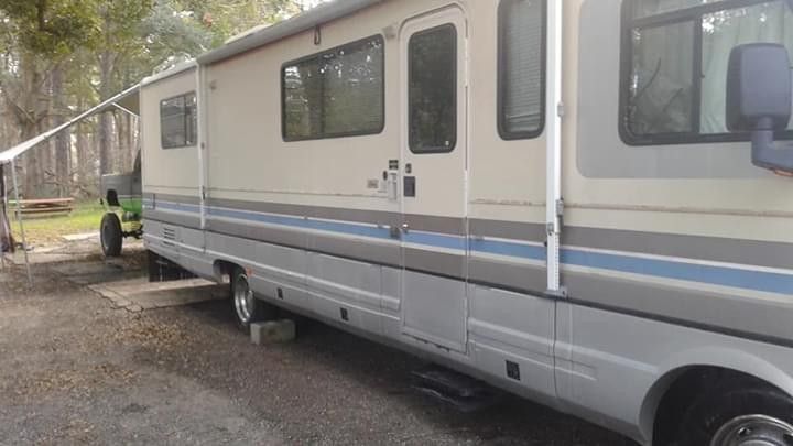 91 pace arrow gas 460 RV $3,000. Cash or trade for a full size SUV or 4door truck.