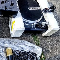 NUMARK TURNTABLES WITH MIXER/ Cabinet Speaker 