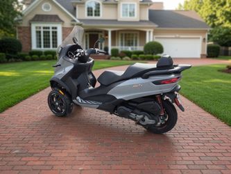 2019 Paiggio MP3 500CC Italian Motorcycle Scooter Vespa