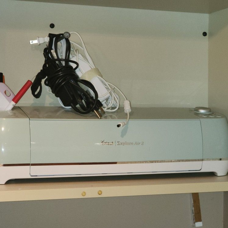 Brand NEW Cricut Air 2 Teal